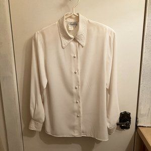 Pursuits size 6 cream blouse